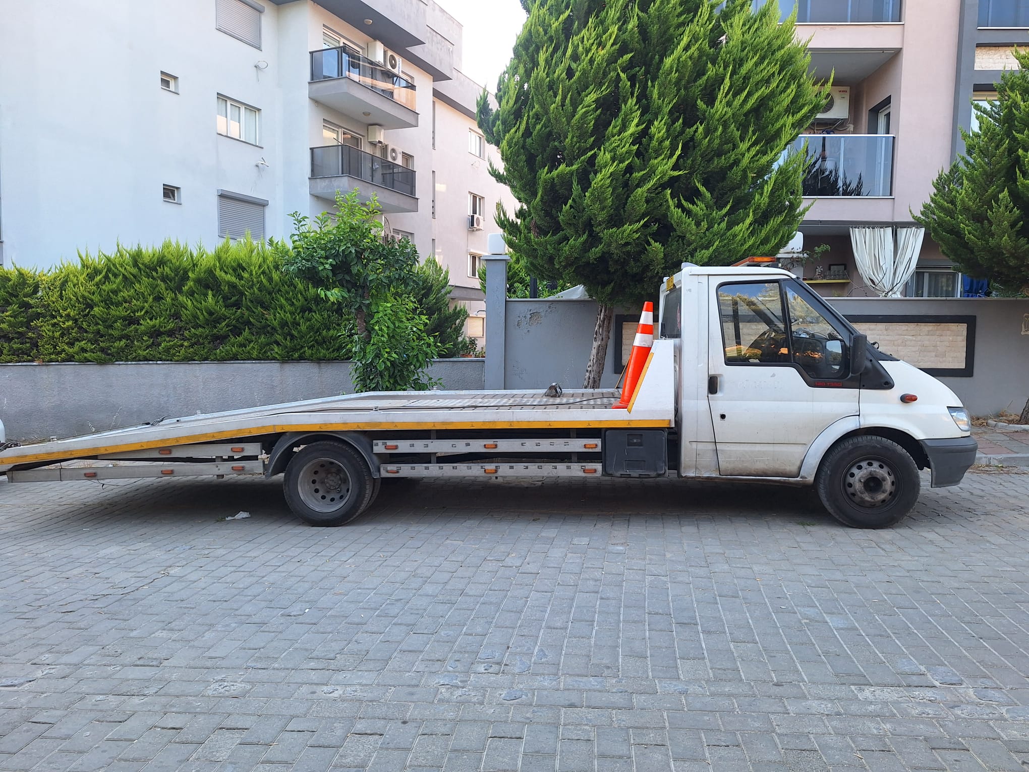 Kuşadası’nda hizmet veren Güney Çekici aracı